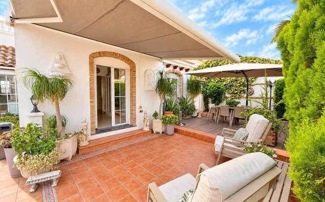 Resale - Villa -
Orihuela Costa - Costa Blanca