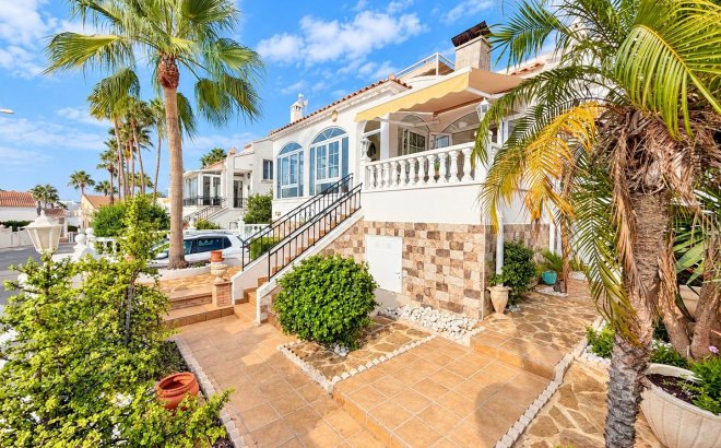 Resale - Villa -
Orihuela Costa - Costa Blanca