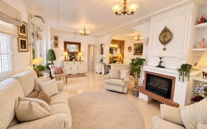 Resale - Villa -
Orihuela Costa - Costa Blanca