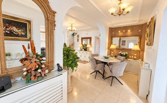 Resale - Villa -
Orihuela Costa - Costa Blanca