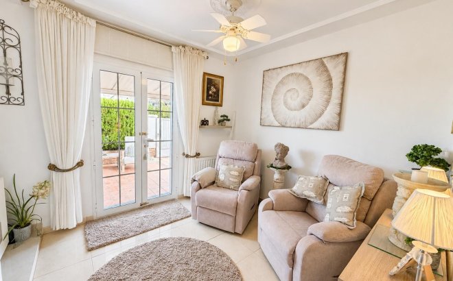 Resale - Villa -
Orihuela Costa - Costa Blanca