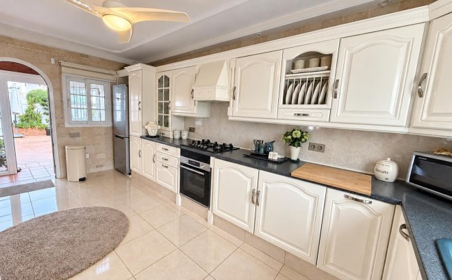 Resale - Villa -
Orihuela Costa - Costa Blanca