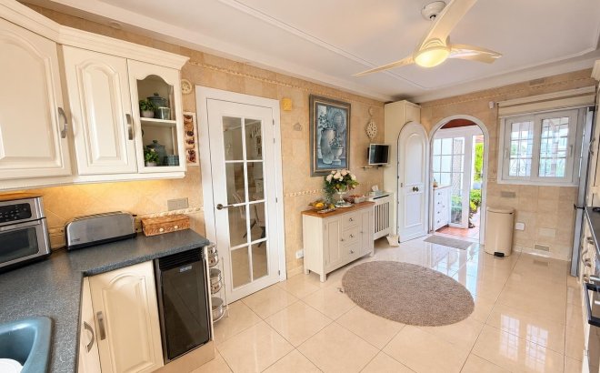 Resale - Villa -
Orihuela Costa - Costa Blanca