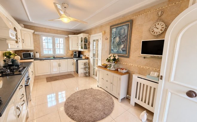 Resale - Villa -
Orihuela Costa - Costa Blanca