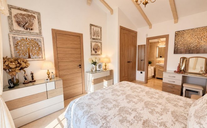 Resale - Villa -
Orihuela Costa - Costa Blanca