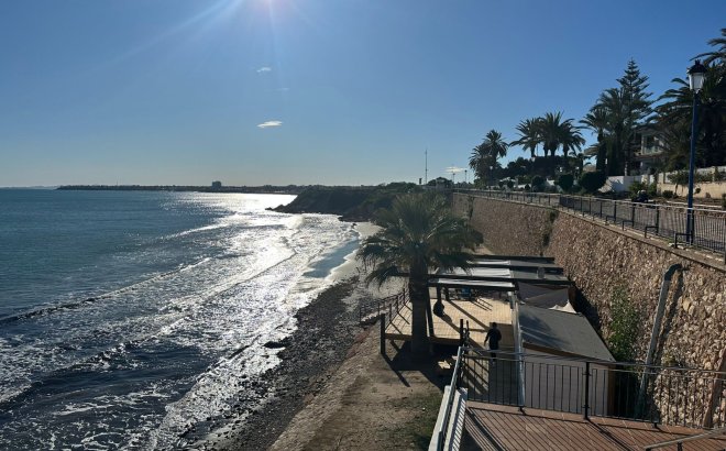Resale - Villa -
Orihuela Costa - Costa Blanca