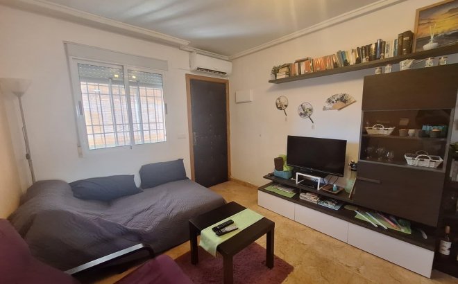 Resale - Bungalow -
Torrevieja - El Limonar