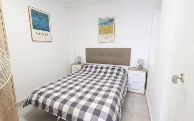 Resale - Bungalow -
Torrevieja - Costa Blanca