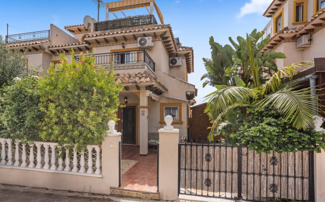 Herverkoop - Semi Detached -
Lomas de Caboroig