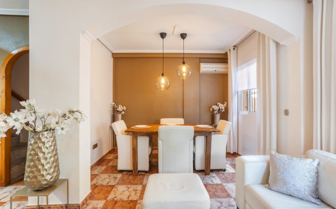 Herverkoop - Semi Detached -
Lomas de Caboroig