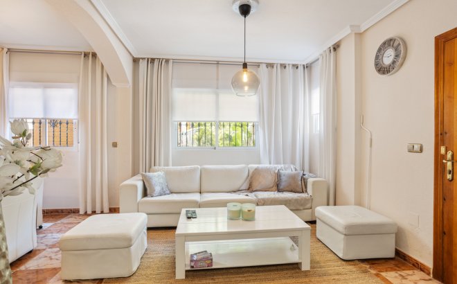 Herverkoop - Semi Detached -
Lomas de Caboroig