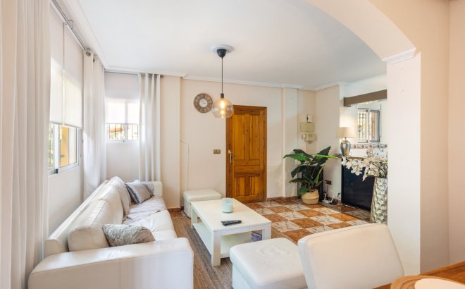 Herverkoop - Semi Detached -
Lomas de Caboroig