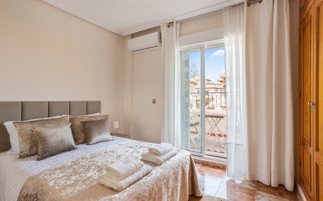 Herverkoop - Semi Detached -
Lomas de Caboroig