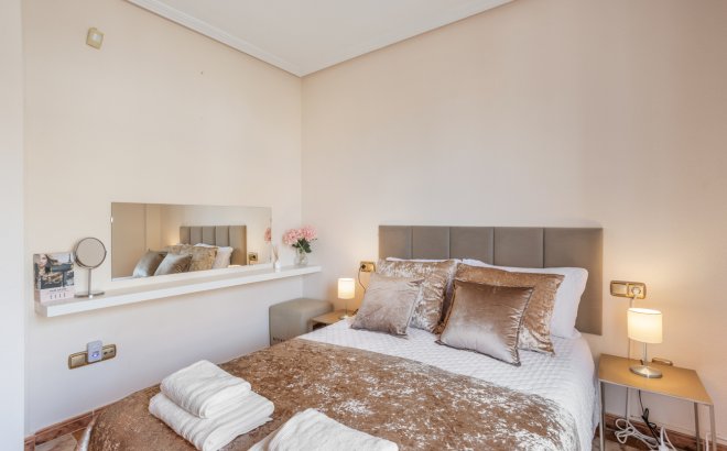 Herverkoop - Semi Detached -
Lomas de Caboroig