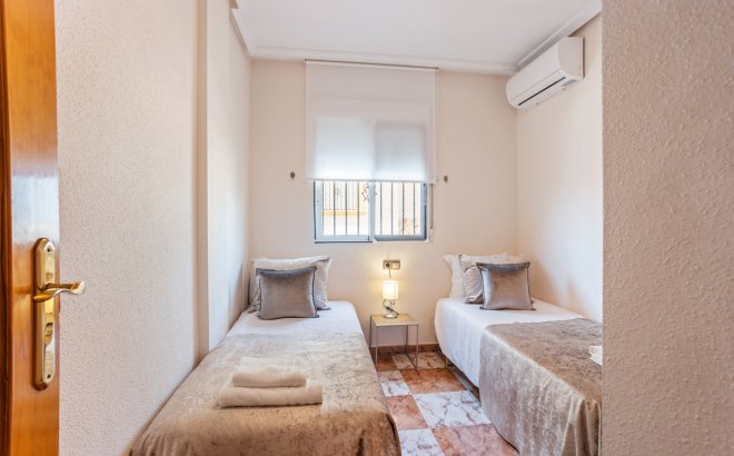 Herverkoop - Semi Detached -
Lomas de Caboroig