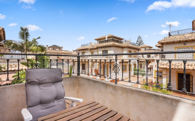 Herverkoop - Semi Detached -
Lomas de Caboroig