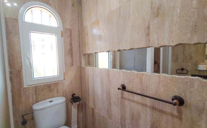Revente - Villa -
Villamartin - Costa Blanca