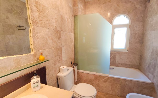 Revente - Villa -
Villamartin - Costa Blanca