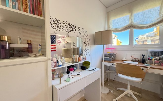 Resale - Apartment -
Torrevieja - Punta Prima