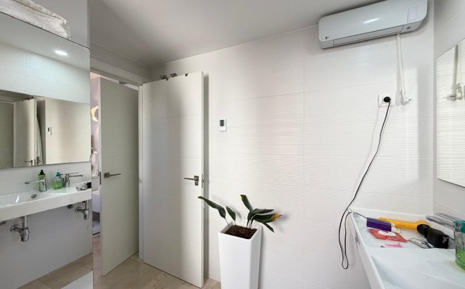 Resale - Apartment -
Torrevieja - Punta Prima