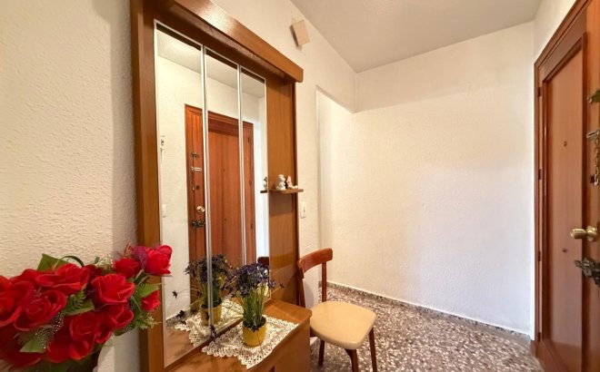 Revente - Appartement -
Torrevieja - Las Piscinas Naturales