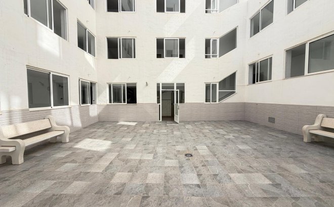 Revente - Appartement -
Torrevieja - Las Piscinas Naturales