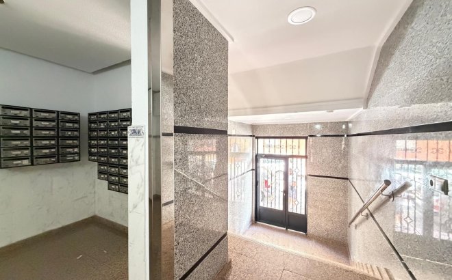 Revente - Appartement -
Torrevieja - Las Piscinas Naturales