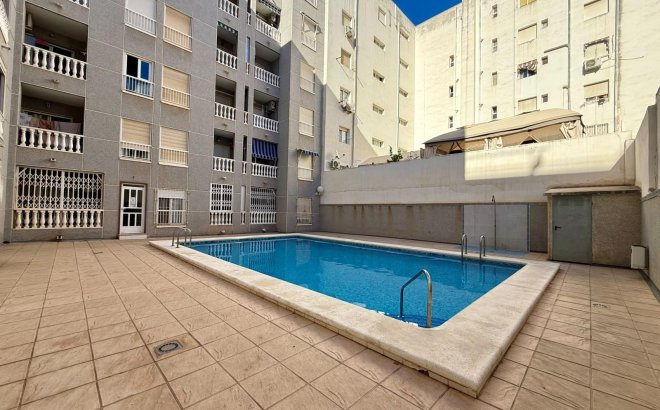 Resale - Apartment -
Torrevieja - Playa de los Locos
