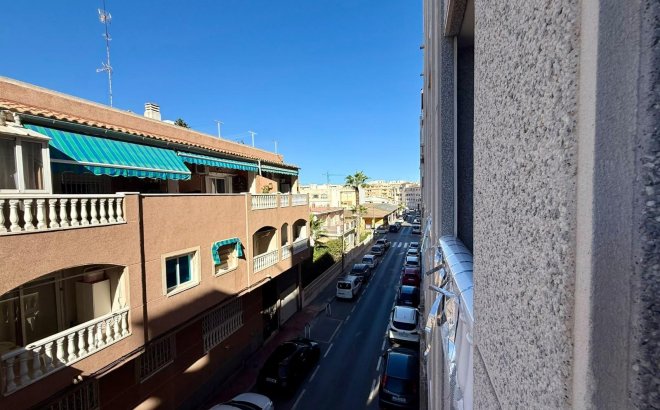 Resale - Apartment -
Torrevieja - Playa de los Locos