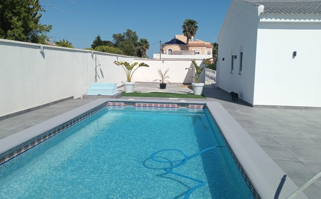 Resale - Villa -
Cabo Roig - Costa Blanca