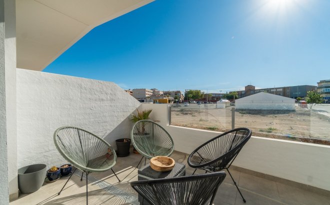 Herverkoop - Appartement -
San Miguel de Salinas - Inland