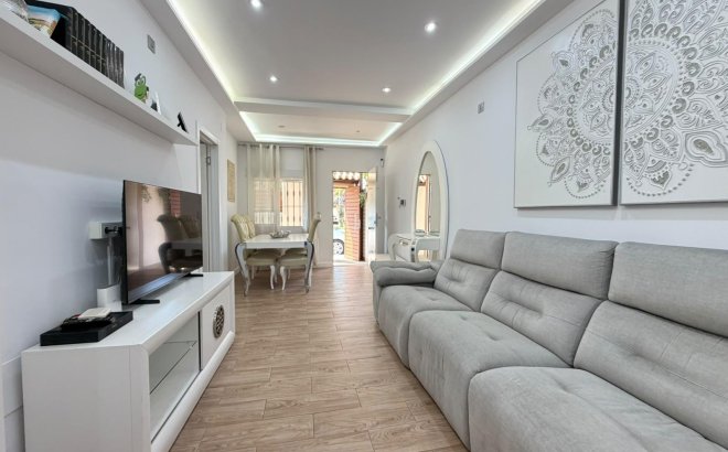 Revente - Town House -
Torrevieja - Nueva Torrevieja