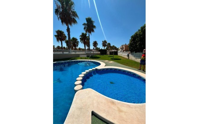 Resale - Villa -
Orihuela Costa - Lomas de Cabo Roig