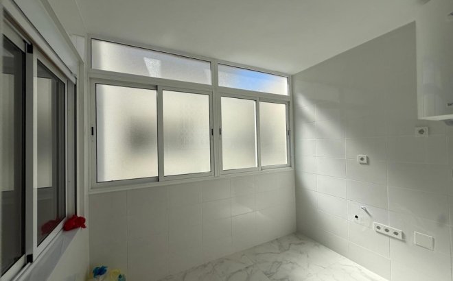 Resale - Apartment -
Playa Del Acequion - Costa Blanca