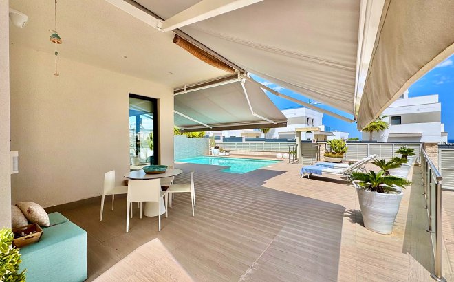 Resale - Villa -
San Miguel de Salinas - Bellavista