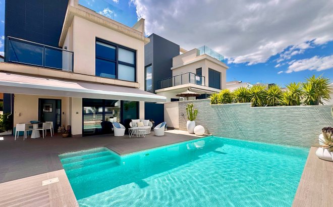 Resale - Villa -
San Miguel de Salinas - Bellavista