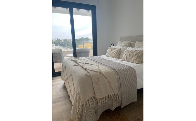 Revente - Penthouse -
Orihuela Costa - Las Filipinas