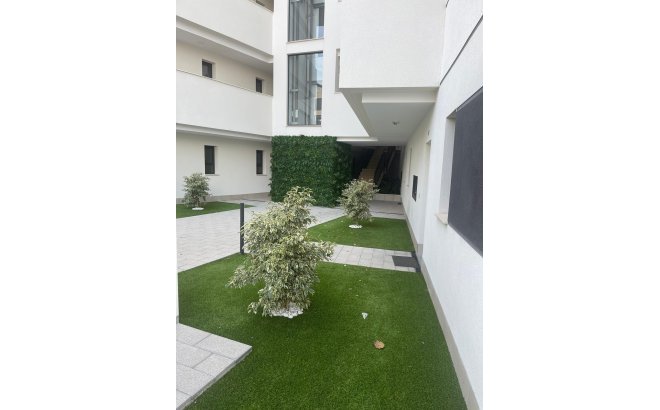 Revente - Penthouse -
Orihuela Costa - Las Filipinas
