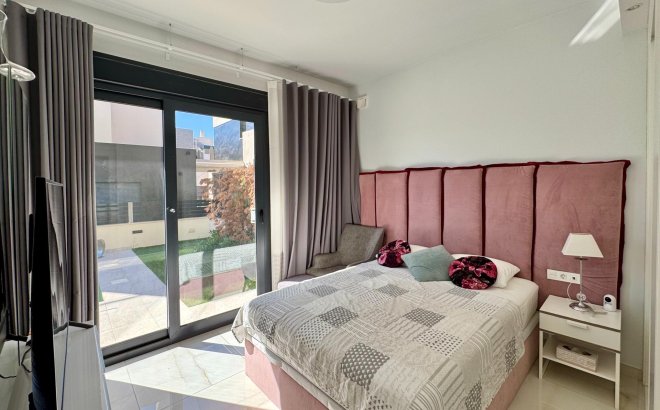 Herverkoop - Villa -
Orihuela Costa - Lomas de Cabo Roig