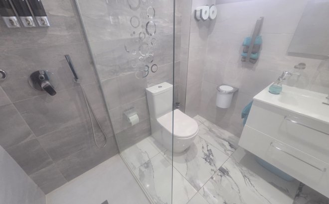 Revente - Appartement -
Villamartin - Costa Blanca