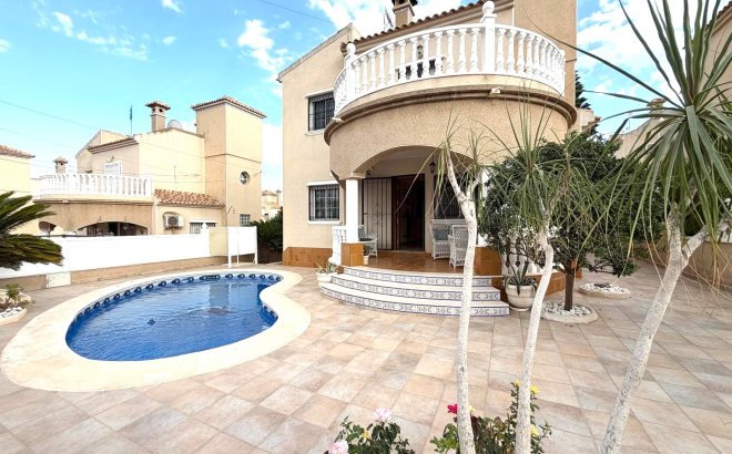 Resale - Villa -
Orihuela Costa - Costa Blanca