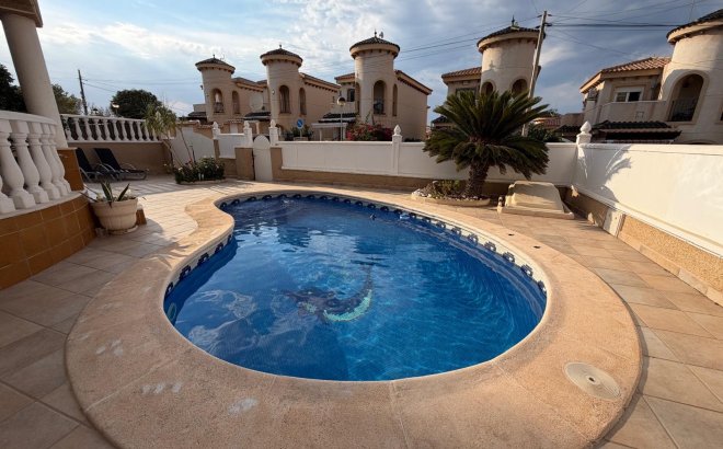 Resale - Villa -
Orihuela Costa - Costa Blanca