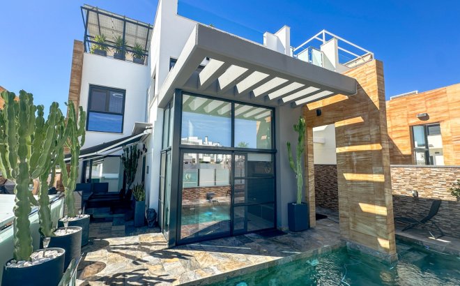 Resale - Villa -
Cabo Roig - Costa Blanca