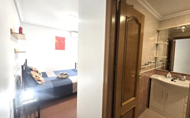 Revente - Appartement -
Torrevieja - Las Piscinas Naturales