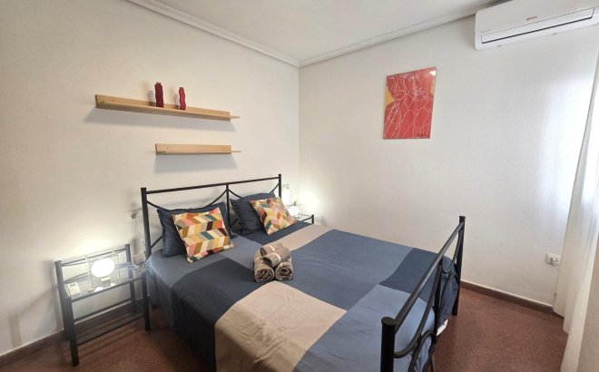 Revente - Appartement -
Torrevieja - Las Piscinas Naturales