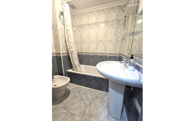Revente - Appartement -
Torrevieja - Las Piscinas Naturales