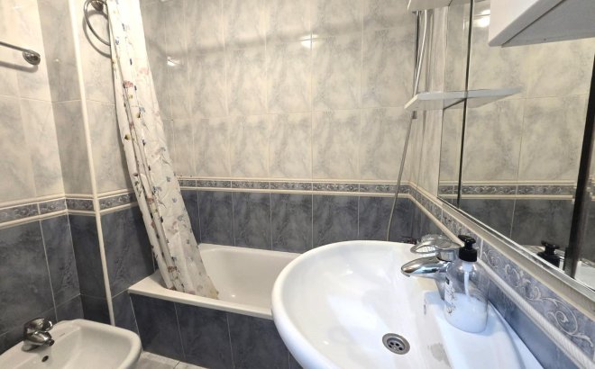 Revente - Appartement -
Torrevieja - Las Piscinas Naturales