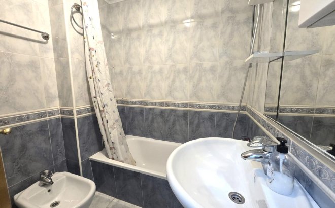 Revente - Appartement -
Torrevieja - Las Piscinas Naturales