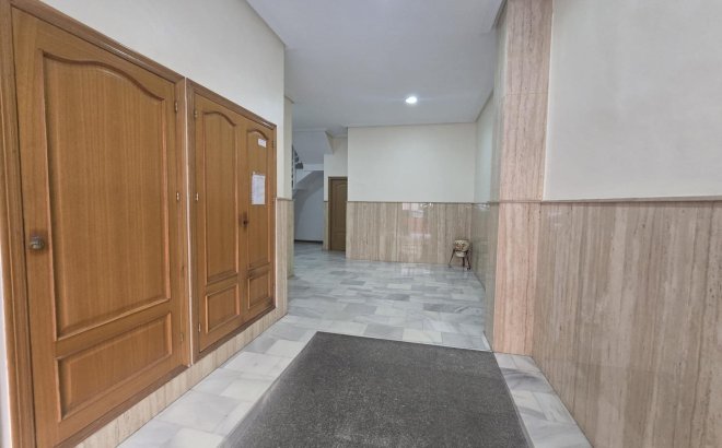 Revente - Appartement -
Torrevieja - Las Piscinas Naturales