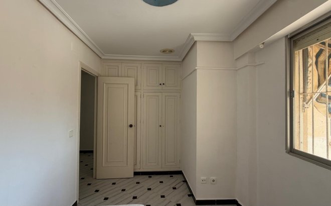 Resale - Apartment -
Torrevieja - Centro